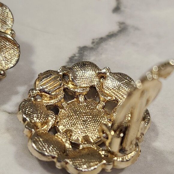 Vintage Gold-Tone Necklace & Clip-On Earrings Set Necklace has DAMAGE - Picture 7 of 13